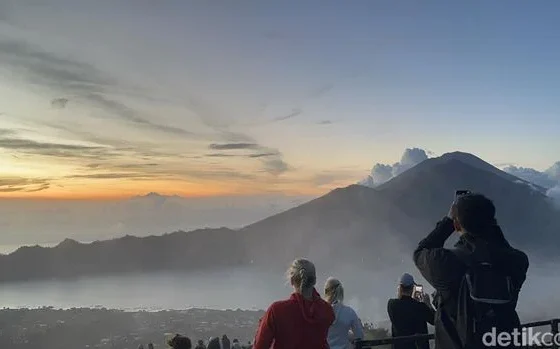 Viral WNA Nge-DJ di Puncak Gunung Batur, Dinas Pariwisata Bali Telusuri – detikNews: Fenomena Unik di Puncak Batur