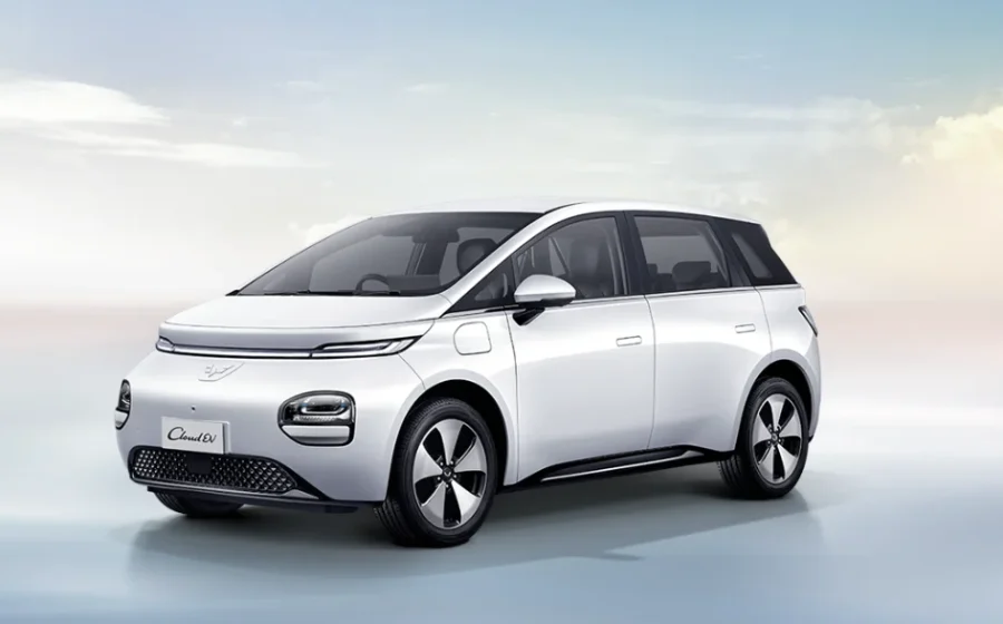 Wuling Cloud EV mobil listrik 5-seater dengan teknologi canggih, ini harga OTR terbarunya! [titlebase]